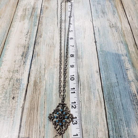 🎉HP🎉Avon Necklace and Earrings Set. - Picture 9 of 14